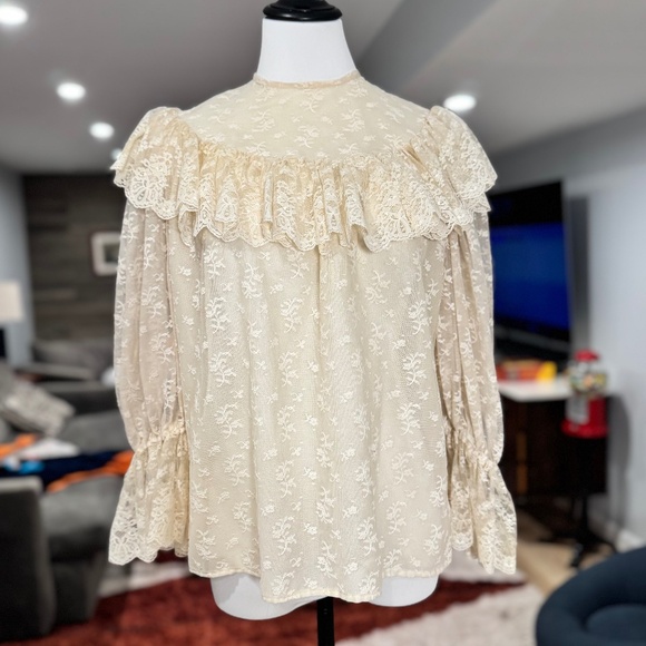 unknown Tops - Vintage lace blouse